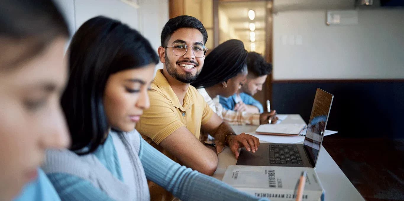 Imagen de portada para: Licenciatura en Administración y Liderazgo Empresarial + Negocios Internacionales